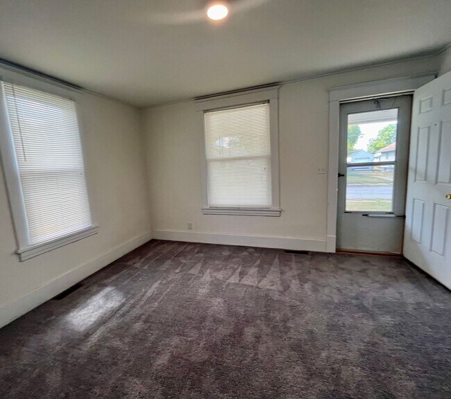 Photo - 725 Rice St Unit House