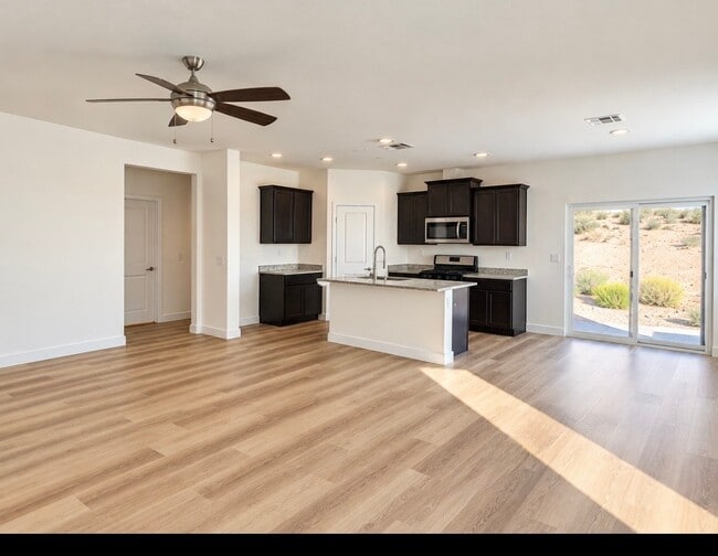 16835 Desert Star St
