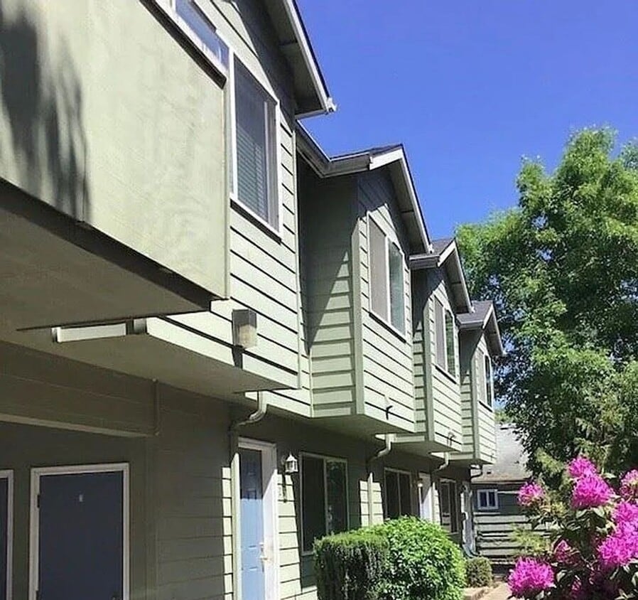 Townhome Style 2BR/1BA - Townhome Style 2BR/1BA