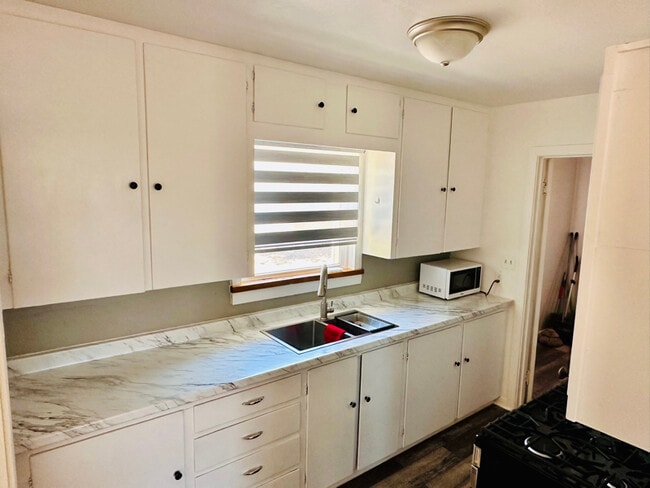 Photo - 1316 Buena Vista Dr SE