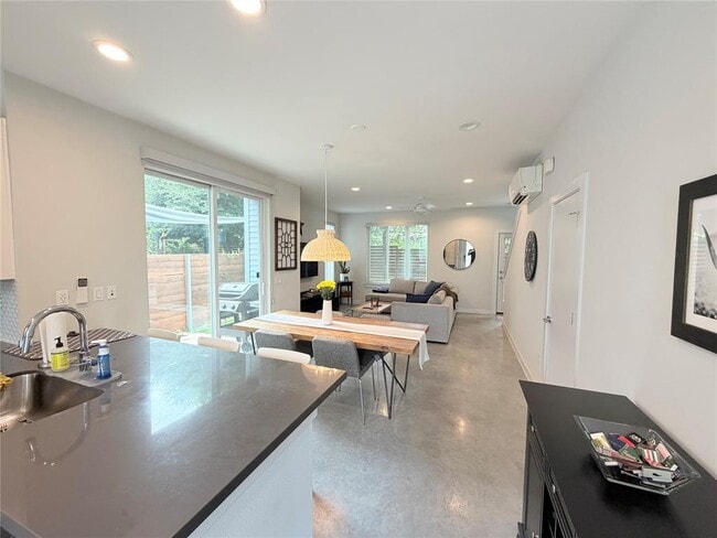 Photo - 3612 Clary Wy