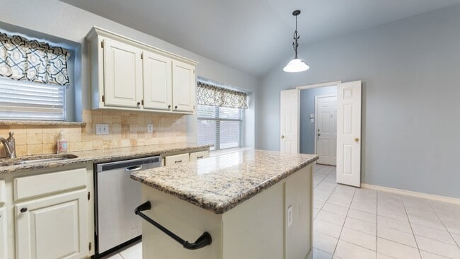 Photo - 525 Mustang Ridge Dr