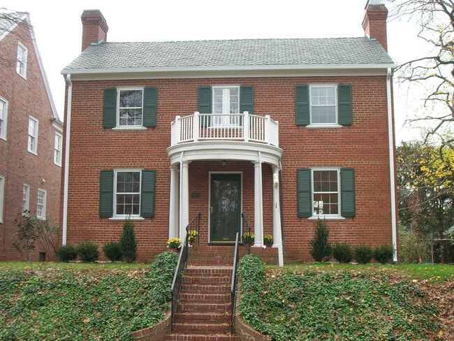 Building Photo - -- AVAILABLE MAY 8TH -- 3 BR / 2.5 BA Nice Brick home in Near West End. Available May 8th!