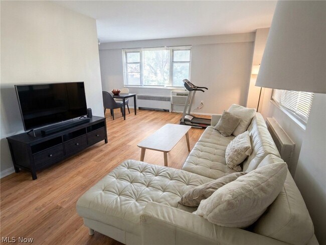 Photo - 11820 Edgewater Dr Unit 322