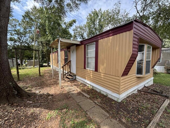 Photo - 109 Embert Ln