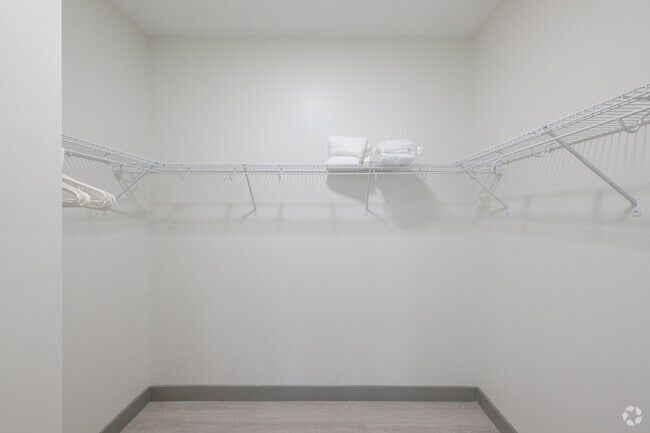 2BR, 2BA - 1,140SF - Primary Walk-In Closet