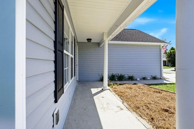 Photo - 215 Gardenview Ct NE
