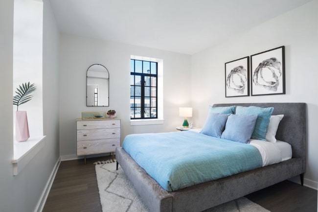 Photo - 1998 W Diversey Pkwy