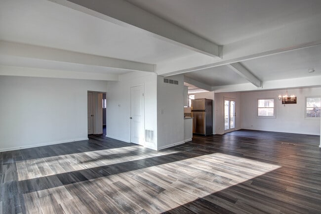 Photo - 403 Whitehall Dr