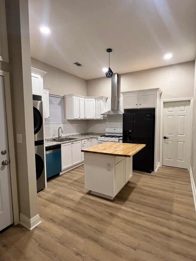 Building Photo - 8514 Forshey St Unit 8514