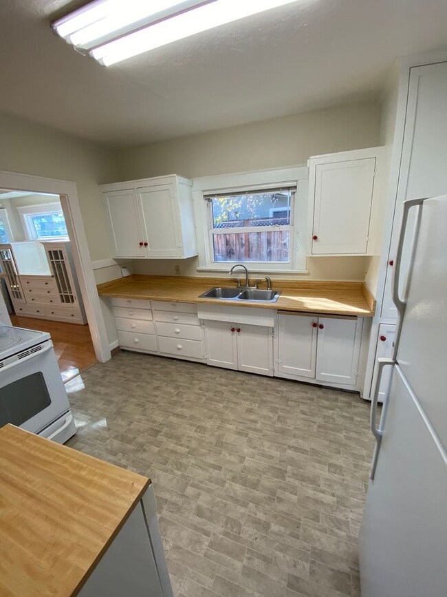 Photo - Mountain View Charmer 2 bed 1 bath available now!