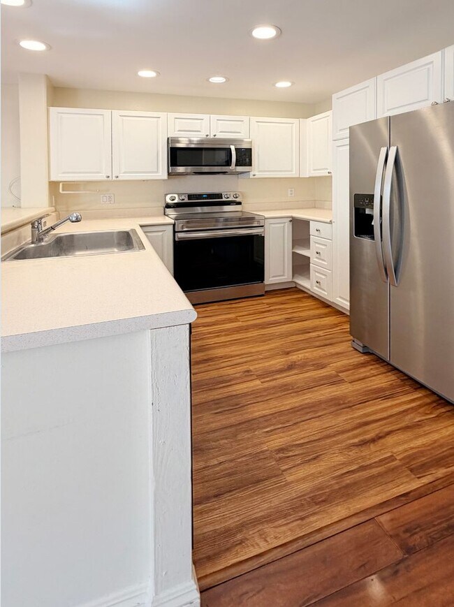 Photo - Stunning 3-bedroom and 2.5-bathroom Townhouse (Located in Mariner Place, Ewa Beach, HI) Move in S...