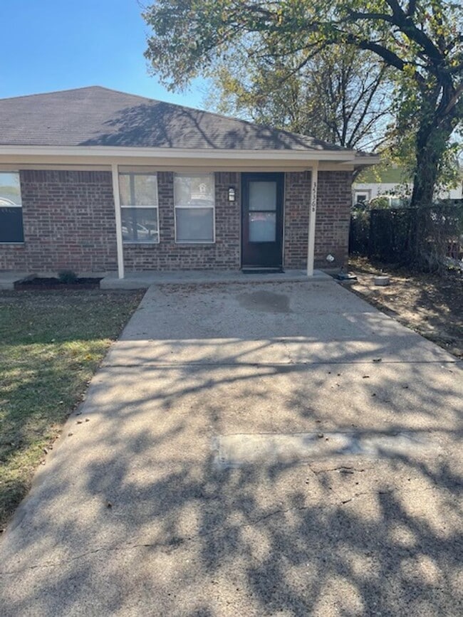 Building Photo - 3536 S Littlejohn Ave Unit B