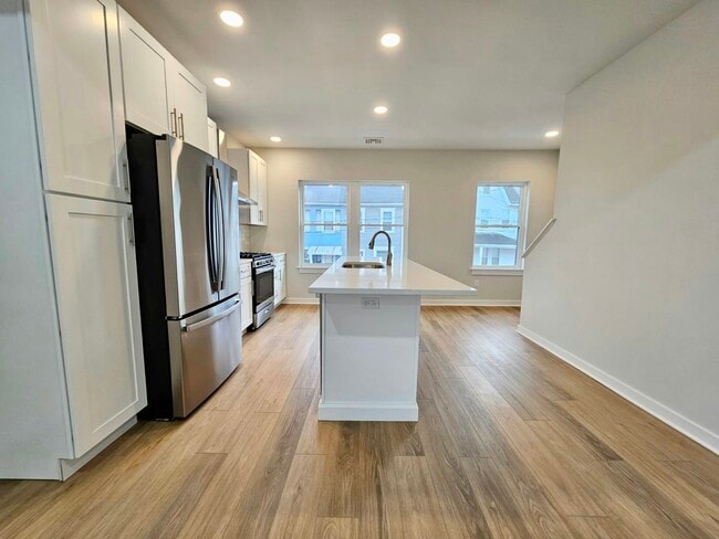Photo - 239 W St Joseph St Unit 2