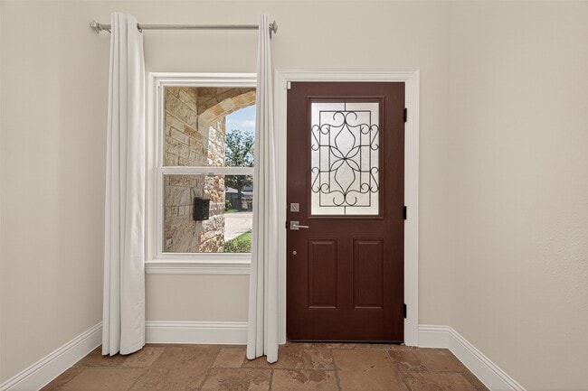 Photo - 2211 Silverbonnet St
