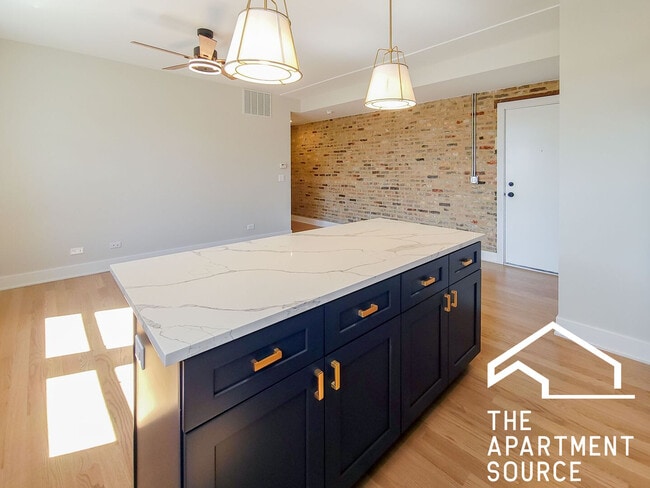 Photo - 2020 W Montrose Ave Unidad 2C