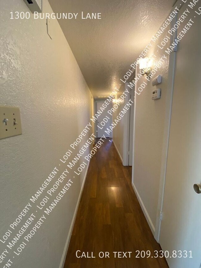 Photo - 1300 Burgundy Ln