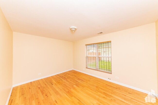 Building Photo - 2 bedroom in Chicago IL 60622 Unit 1 Rental