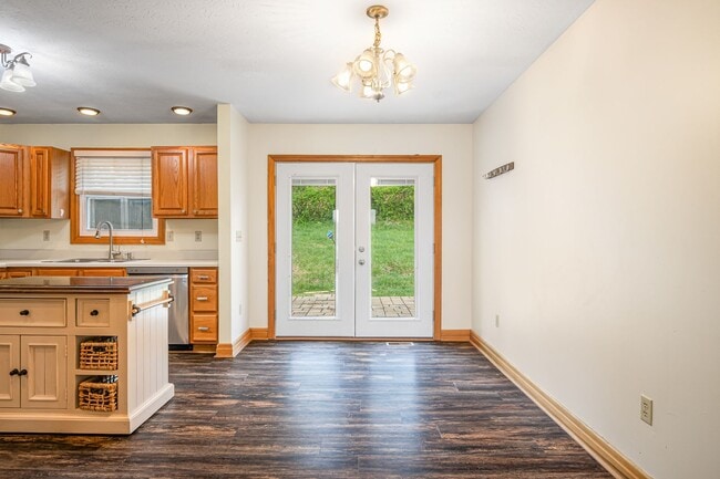 Photo - 3 Bed/ 2 Bath Pet Friendly, No Undergraduates