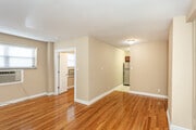1BR, 1BA - 567 SF