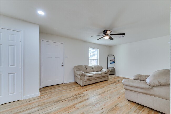 Photo - 6603 Victoria St