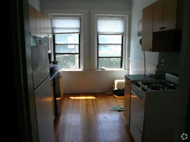 Building Photo - 100 Linden St Unit 9 Rental