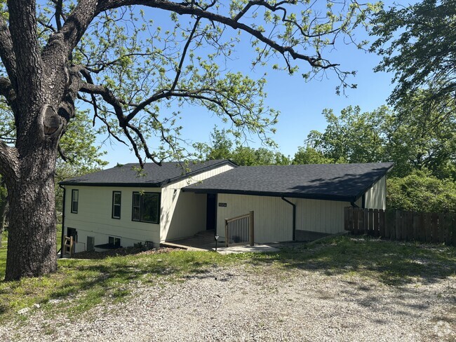 Building Photo - 5525 N Bennington Ave Unit A Rental