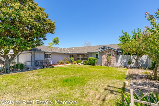 Photo - 1635 Crom St
