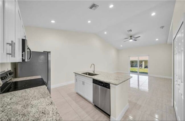 Photo - 2118 Zaharihas Dr