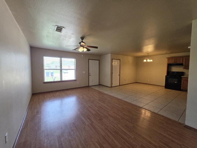 Photo - 320 E Laura St