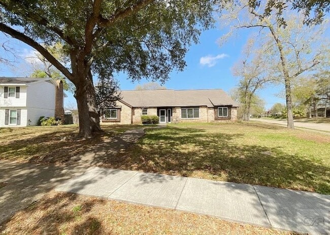 Building Photo - 443 Bayou View Dr