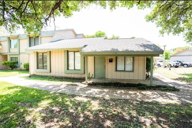 Building Photo - 906 Silver Quail Ln Rental