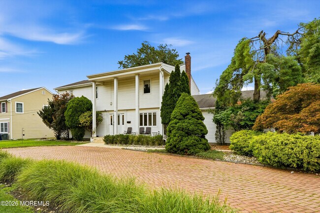 Photo - 304 Monmouth Rd