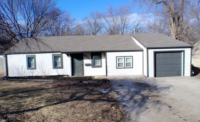 Photo - Lovely 3 bedrooms and 2 full baths ranch home located off Antioch Rd on W 81st St in Overland Park