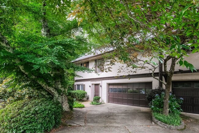 Photo - 280 Halah Cir NE