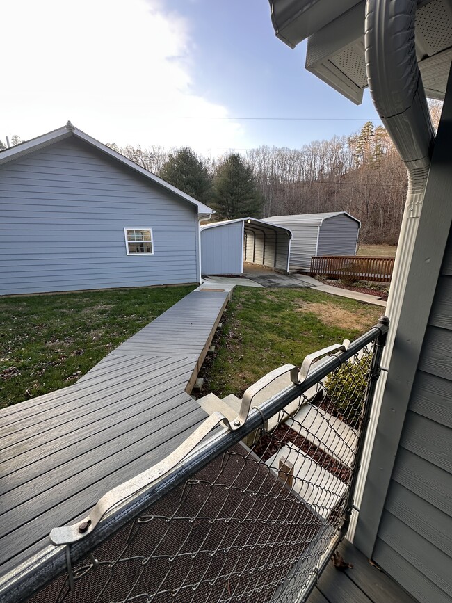 Photo - 304 Carson Elliott Dr