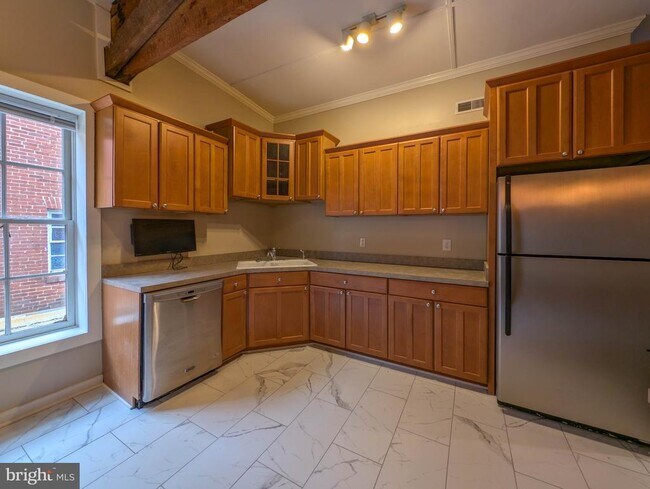 Photo - 112 E Cameron St