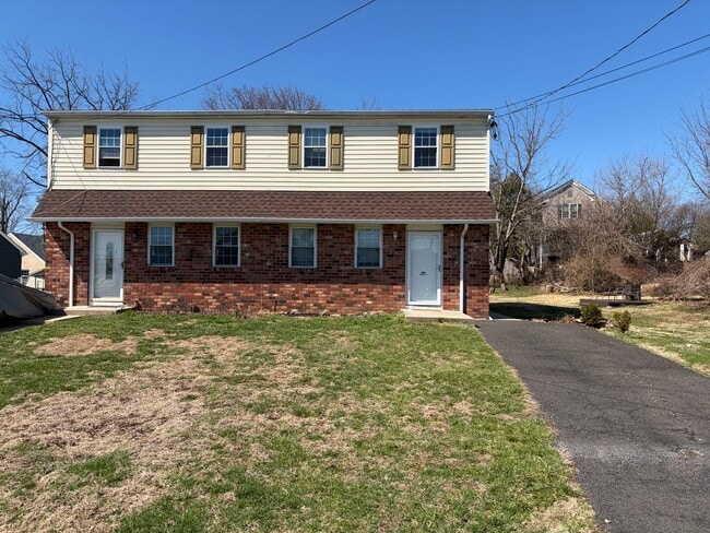 Building Photo - Renovated 3 Bed Twin Home for Rent