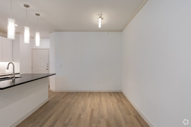 Living and dining room - Oak Ridge Apartments