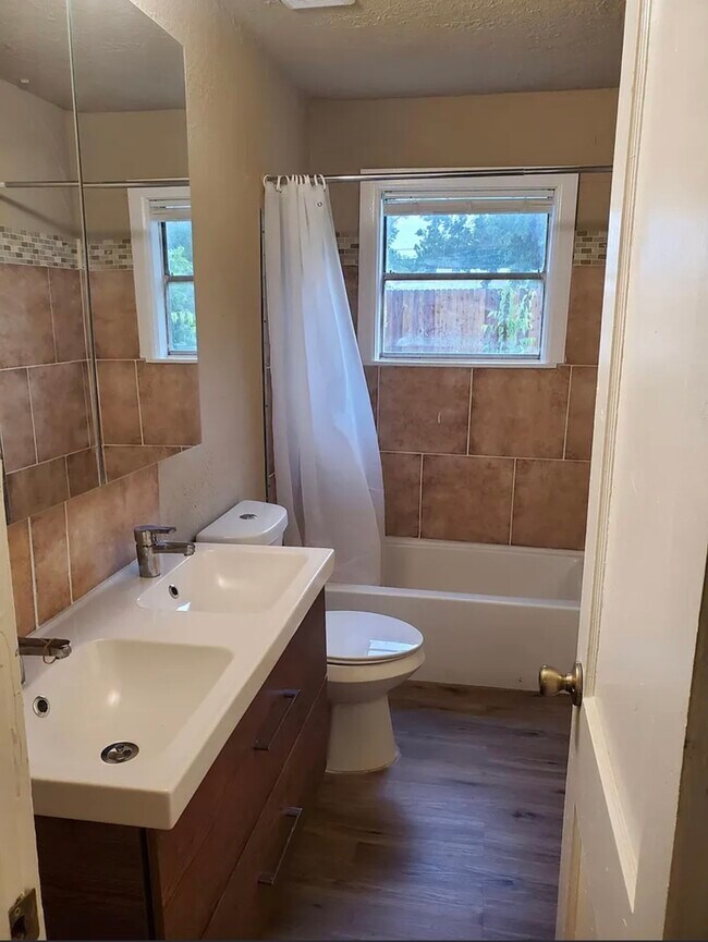 Photo - 5131 Lyndhurst Dr