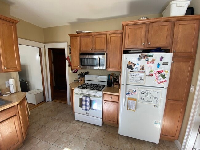 Building Photo - 224 Holland St