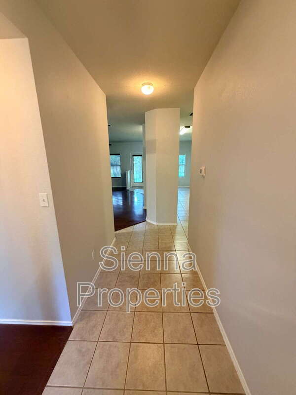Photo - 1006 Reynaldo St