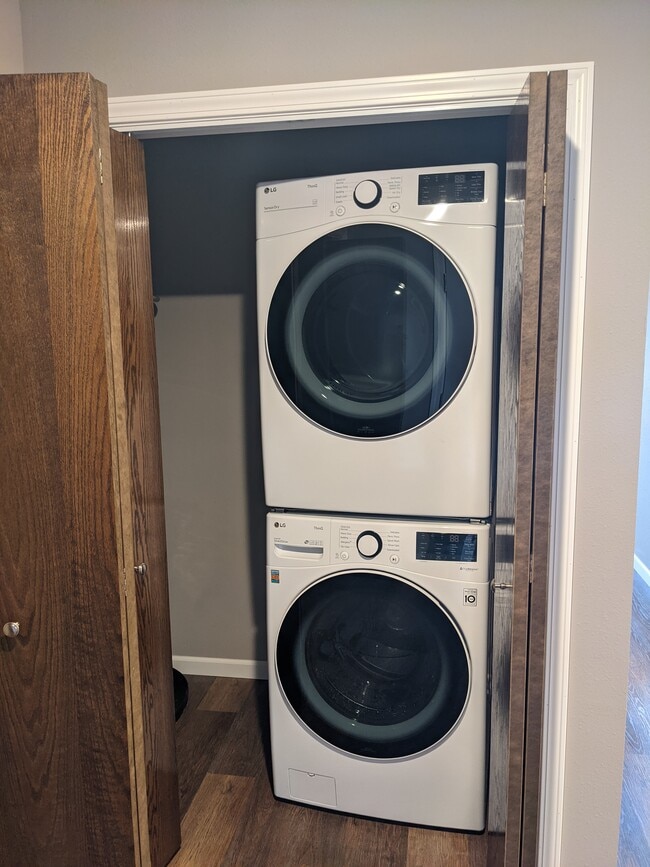 Photo - Lakeview Apartments