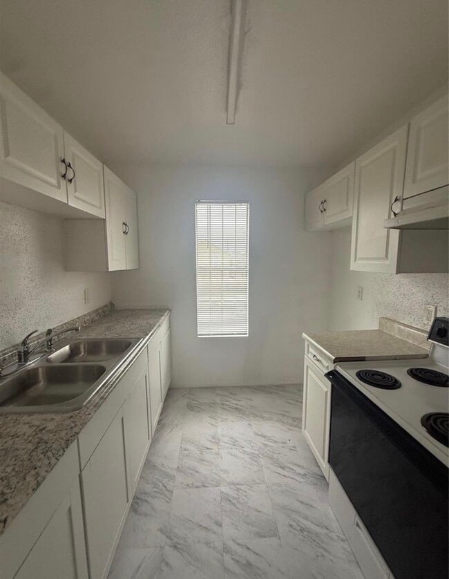 Building Photo - 8323 Wilcrest Dr Unit 17002