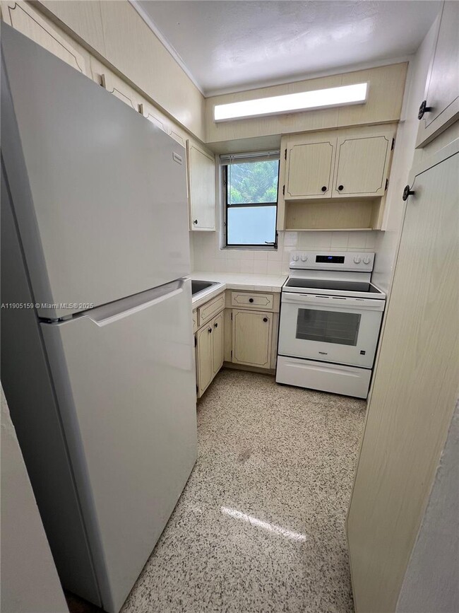 Photo - 675 SW 7th Ave Unit 7