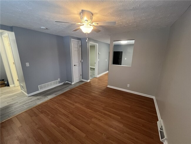 Photo - 898 Ridge Rd