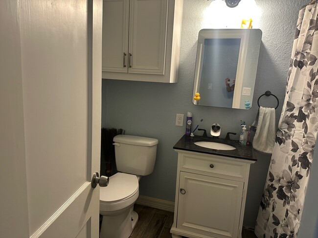 Photo - 430 Center Way