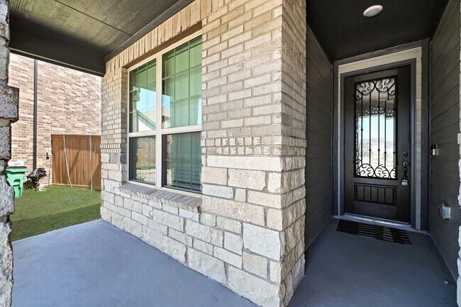 1325 Tan Gable Ln