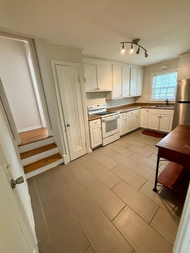 Photo - Beautiful 3 Bedroom 1 Bathroom Morton Meadows Cottage