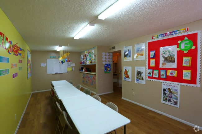 Centro de Kid - Braeswood Oaks Apartments